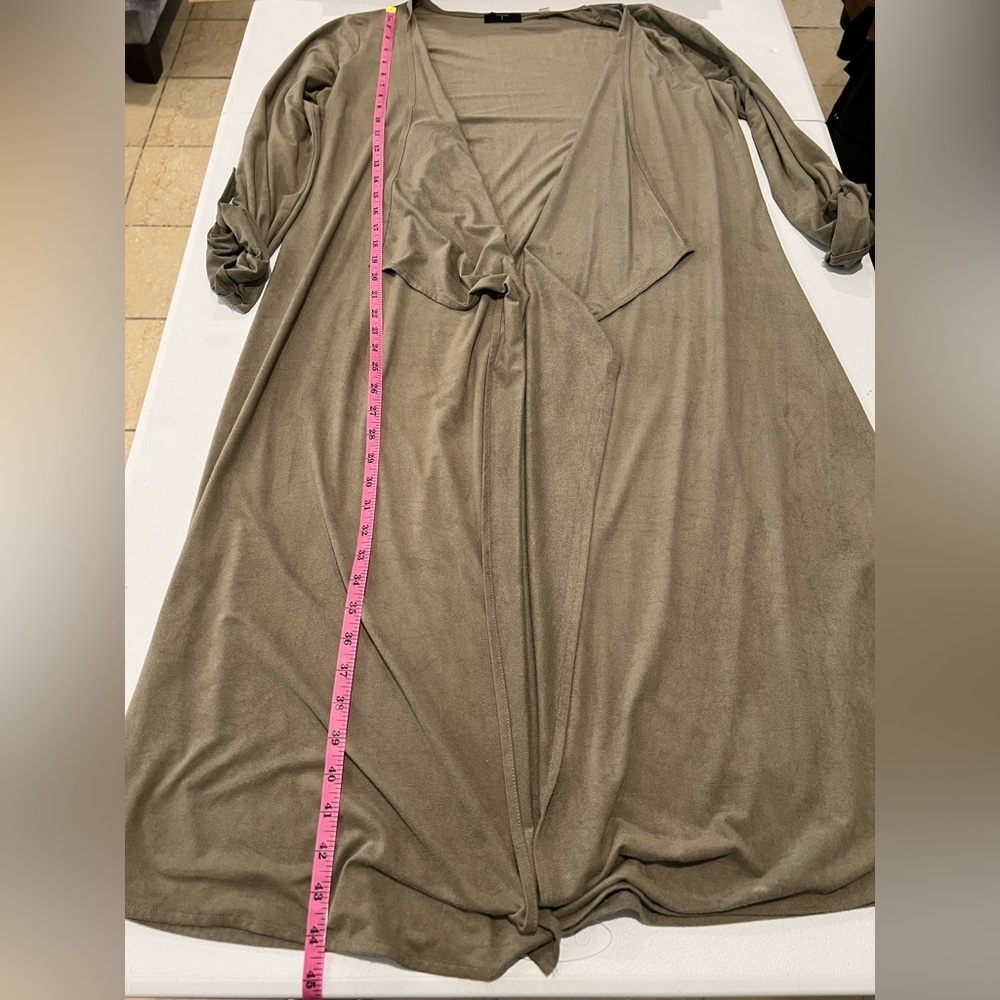 TAHARI Faux Suede Tab Sleeve Draped Cardigan in Basil NWOT - Picture 10 of 12